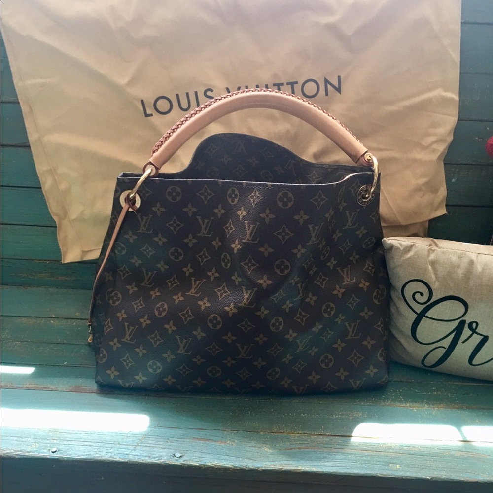 Louis Vuitton Artsy MM Mongram